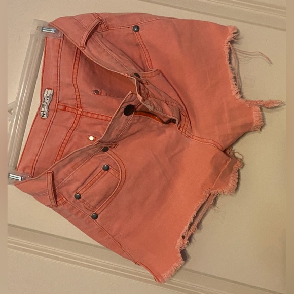 Free People Sz-28”Waist Distressed Peach Jean Shorts w/Unfinished Hem, Well Worn - Picture 16 of 16